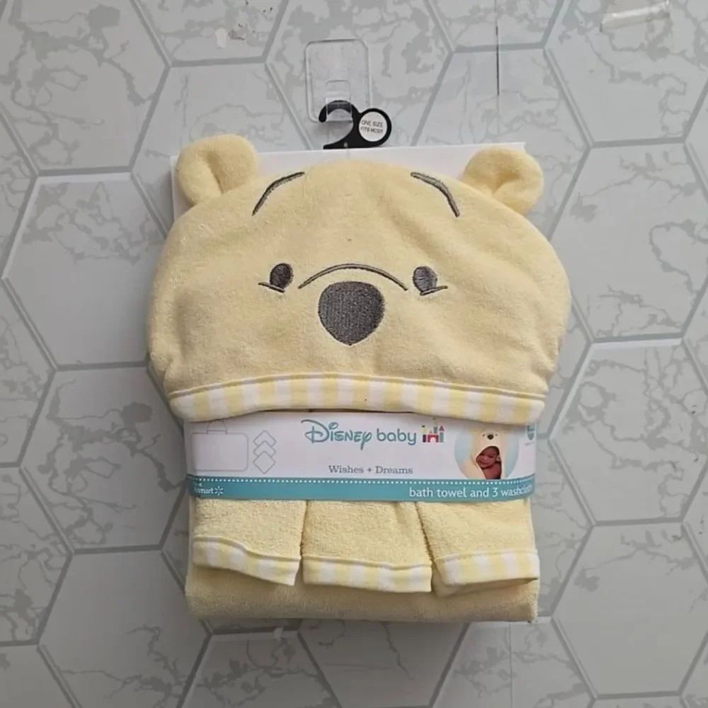 New Disney Winnie the Pooh Hooded Towel and 3 Washcloths Gift Set